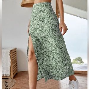 Ditsy Floral Split Thigh Skirt